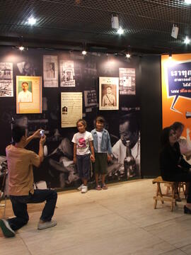 ภาพถ่ายพิธีเปิดนิทรรศการ ชุด ผู้แทนฯ เมืองไทย